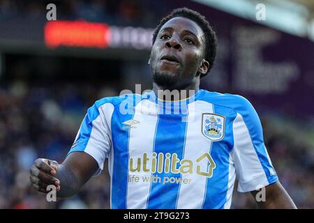 Huddersfield, Royaume-Uni. 25 novembre 2023. Jaheim Headley #15 de Huddersfield Town pendant le match de championnat de Sky Bet Huddersfield Town vs Southampton au John Smith's Stadium, Huddersfield, Royaume-Uni, le 25 novembre 2023 (photo de James Heaton/News Images) à Huddersfield, Royaume-Uni le 11/25/2023. (Photo de James Heaton/News Images/Sipa USA) crédit : SIPA USA/Alamy Live News Banque D'Images