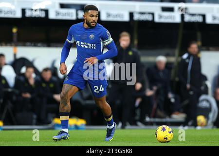 Newcastle, Royaume-Uni. 25 novembre 2023. Reece James #24 de Chelsea lors du match de Premier League Newcastle United vs Chelsea à St. James's Park, Newcastle, Royaume-Uni, 25 novembre 2023 (photo Ryan Crockett/News Images) à Newcastle, Royaume-Uni, le 11/25/2023. (Photo de Ryan Crockett/News Images/Sipa USA) crédit : SIPA USA/Alamy Live News Banque D'Images