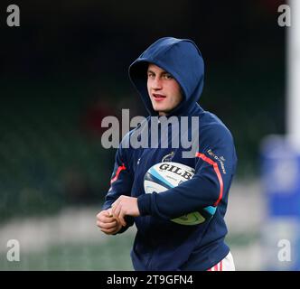 Aviva Stadium, Dublin, Irlande. 25 novembre 2023. United Rugby Championship Rugby, Leinster versus Munster ; le joueur de Munster inspecte le terrain avant le coup d'envoi Credit : action plus Sports/Alamy Live News Banque D'Images