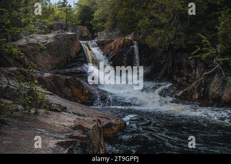 Cascade dans les bois - Smalls Falls, MOI Banque D'Images