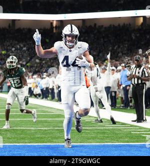 Detroit, Michigan, États-Unis. 24 novembre 2023. Tyler Warren marque un touchdown lors du match de football Michigan State vs Penn State au Ford Field le 24 novembre 2023. Detroit, Michigan. (Image de crédit : © David Donoher/ZUMA Press Wire) USAGE ÉDITORIAL SEULEMENT! Non destiné à UN USAGE commercial ! Banque D'Images