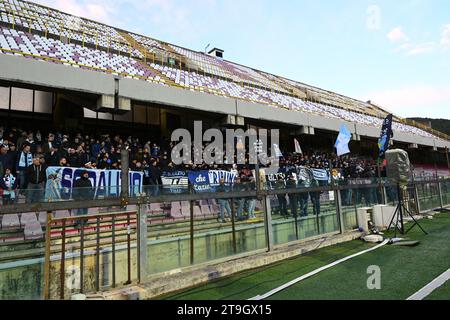 Salerne, Italie. 25 novembre 2023. Supporters du SS Lazio lors du match de Serie A TIM entre l'US Salernitana et le SS Lazio au Stadio Arechi, Salerne, Italie le 25 novembre 2023. Crédit : Nicola Ianuale/Alamy Live News Banque D'Images