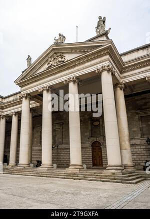 Façade néoclassique du Parlement depuis 1803, la Bank of Ireland se trouve au College Green, dans le centre-ville de Dublin, en Irlande Banque D'Images