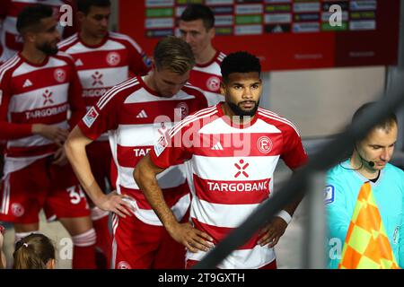 Jamil Siebert (Fortuna Duesseldorf) dans le tunnel avant le match, Duesseldorf, Allemagne, 25.11.2023. Fortuna Duesseldorf vs FC Schalke 04, football, 2. Bundesliga, 14. Journée, saison 2023/2024. LES RÈGLEMENTS DU LDF INTERDISENT TOUTE UTILISATION DE PHOTOGRAPHIES COMME SÉQUENCES D'IMAGES ET/OU QUASI-VIDÉO. Crédit : newsNRW / Alamy Live News Banque D'Images