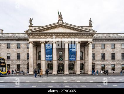 Façade néoclassique du bureau de poste général, siège des dirigeants de Easter Rising, dans la rue O'Connell, centre-ville de Dublin, Irlande Banque D'Images