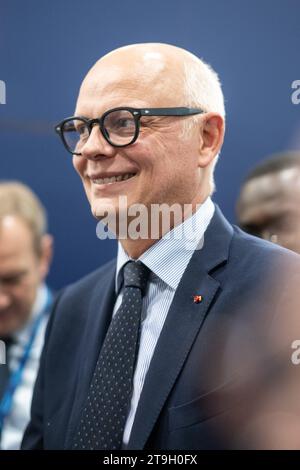 Paris, France. 21 novembre 2023. Michael Bunel/le Pictorium - exposition des maires 2023 - 21/11/2023 - France/Ile-de-France (région)/Paris - l'ancien Premier ministre Edouartd Philippe, souriant, visite le salon des maires du parc des expositions de la porte de Versailles. 21 octobre 2023. Crédit : LE PICTORIUM/Alamy Live News Banque D'Images