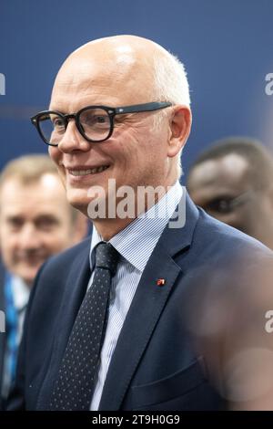 Paris, France. 21 novembre 2023. Michael Bunel/le Pictorium - exposition des maires 2023 - 21/11/2023 - France/Ile-de-France (région)/Paris - l'ancien Premier ministre Edouartd Philippe, souriant, visite le salon des maires du parc des expositions de la porte de Versailles. 21 octobre 2023. Crédit : LE PICTORIUM/Alamy Live News Banque D'Images