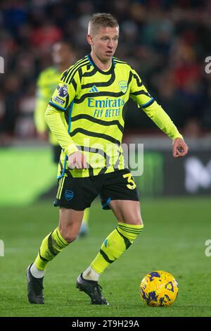 25 novembre 2023 ; Gtech Community Stadium, Brentford, Londres, Angleterre; premier League football, Brentford contre Arsenal ; Oleksandr Zinchenko d'Arsenal Banque D'Images