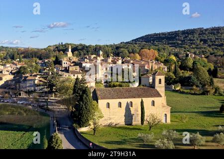 Village de Lourmarin dans la campagne du Luberon, Vaucluse région Provence, France vue depuis le château Banque D'Images