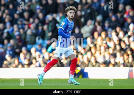 Portsmouth, Royaume-Uni. 25 novembre 2023. Josh Martin de Portsmouth pendant le match de Portsmouth FC contre Blackpool FC Sky BET EFL League One à Fratton Park, Portsmouth, Angleterre, Royaume-Uni le 25 novembre 2023 Credit : Every second Media/Alamy Live News Banque D'Images