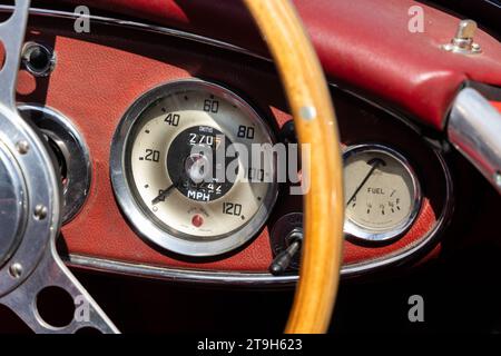 Austin Healey 3000 lors d'un rendez-vous de voitures anciennes à Yarmouth sur l'île de Wight, en Angleterre Banque D'Images