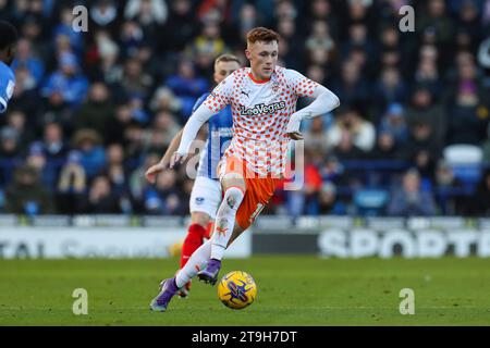 Portsmouth, Royaume-Uni. 25 novembre 2023. Le milieu de terrain de Blackpool Sonny Carey (10) en action lors du match EFL League One de Portsmouth FC contre Blackpool FC à Fratton Park, Portsmouth, Angleterre, Royaume-Uni le 25 novembre 2023 Credit : Every second Media/Alamy Live News Banque D'Images