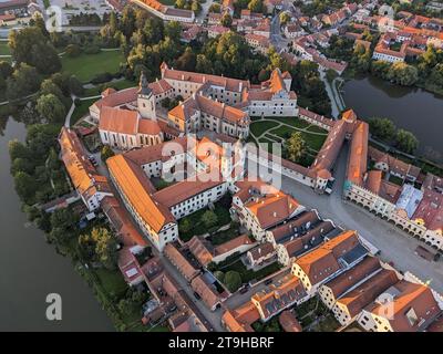 Telc est une ville dans le sud de la République tchèque, connue pour son architecture Renaissance italienne, y compris le château, anciennement un château gothique, aérien Banque D'Images