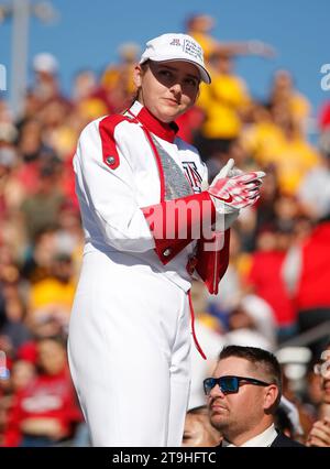 Tempe, Arizona, États-Unis. 25 novembre 2023. Arizona Wildcats drum Major dirige l'orchestre des Arizona Wildcats lors du match de football NCAA entre l'Université de l'Arizona et l'Université d'État de l'Arizona au Mountain America Stadium de Tempe, Arizona. Michael Cazares/CSM (image de crédit : © Michael Cazares/Cal Sport Media). Crédit : csm/Alamy Live News Banque D'Images