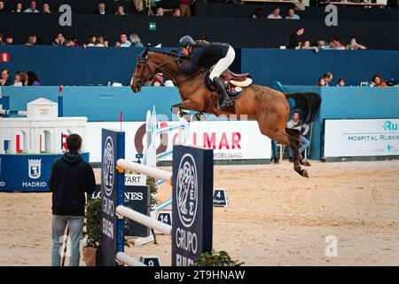 IFEMA, Madrid, Espagne. 25 novembre 2023. Madrid Horse week 2023, CSI 5*- W - 150 cm, TROPHÉE ESTRELLA DAMM. Barbara SCHNIEPER (SWI) sur la photo. Madrid, Espagne. Crédit : EnriquePSans/Alamy Live News Banque D'Images