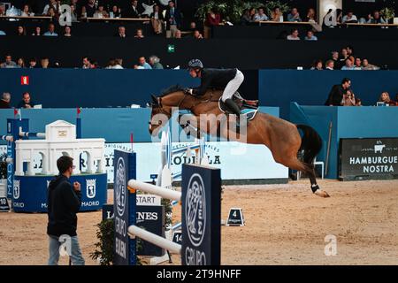 IFEMA, Madrid, Espagne. 25 novembre 2023. Madrid Horse week 2023, CSI 5*- W - 150 cm, TROPHÉE ESTRELLA DAMM. Kevin STAUT (FRA) sur la photo. Madrid, Espagne. Crédit : EnriquePSans/Alamy Live News Banque D'Images