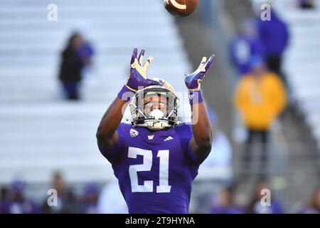 Seattle, WA, États-Unis. 25 novembre 2023. Le cornerback Dyson McCutcheon (21) des Washington Huskies lors du match de football de la NCAA entre les Washington State Cougars et les Washington Huskies au Husky Stadium de Seattle, WA. Steve Faber/CSM/Alamy Live News Banque D'Images