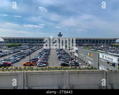 Aéroport de Dulles, Virginie, USA.terminal et parking. Banque D'Images