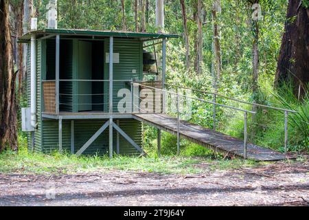 Installation de toilette touristique dans la brousse australienne Banque D'Images