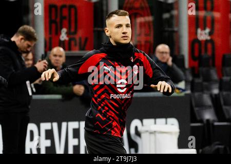 Milan, Italie. 25 novembre 2023. Francesco Camarda vu en action lors du match de football Serie A entre l'AC Milan et ACF Fiorentina au stade Giuseppe Meazza. Scores finaux ; Milan 1-0 Fiorentina. Crédit : SOPA Images Limited/Alamy Live News Banque D'Images