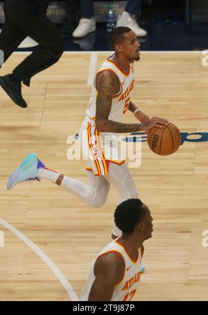 Washington, États-Unis. 25 novembre 2023. WASHINGTON, DC - 25 NOVEMBRE : les Hawks d'Atlanta gardent Dejounte Murray (5) lors d'une attaque lors d'un match NBA entre les Wizards de Washington et les Hawks d'Atlanta, le 25 novembre 2023, à Capital One Arena, à Washington, DC. (Photo de Tony Quinn/SipaUSA) crédit : SIPA USA/Alamy Live News Banque D'Images