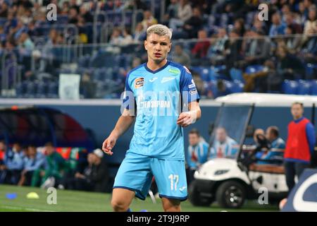 Saint-Pétersbourg, Russie. 25 novembre 2023. Andrey Mostovoy (17) de Zenit vu en action lors du match de football de la Premier League russe entre le Zenit Saint-Pétersbourg et Sotchi à Gazprom Arena. Score final ; Zenit 3:0 Sotchi. (Photo Maksim Konstantinov/SOPA Images/Sipa USA) crédit : SIPA USA/Alamy Live News Banque D'Images