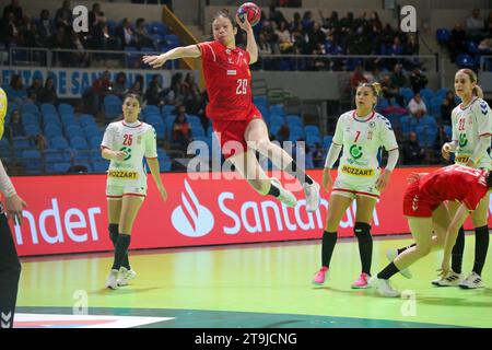 Santander, Cantabrie, Espagne. 25 novembre 2023. Santander, Espagne, le 25 novembre 2023 : la joueuse japonaise Natsumi Akiyama (20 ans) tire au but lors de la 2e Journée du Tournoi international féminin espagnol 2023 entre la Serbie et le Japon, le 25 novembre 2023, au Palacio de los Deportes à Santander, à Santander, en Espagne. (Image de crédit : © Alberto Brevers/Pacific Press via ZUMA Press Wire) USAGE ÉDITORIAL SEULEMENT! Non destiné à UN USAGE commercial ! Banque D'Images