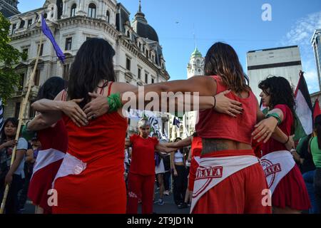 25 novembre 2023, Ciudad Autonoma Buenos Aires, CABA, Argentine : ce 25 novembre à Buenos Aires Argentine, des organisations et des groupes de personnes sont descendus dans la rue pour la Journée internationale pour l'élimination de la violence à l'égard des femmes. Catégorie nouveau (image de crédit : © Milagros Gonzalez/ZUMA Press Wire) USAGE ÉDITORIAL SEULEMENT! Non destiné à UN USAGE commercial ! Banque D'Images