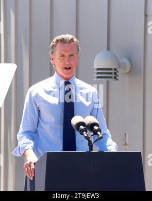 Oakland, CA - 12 août 2022 : le gouverneur Gavin Newsom parle au Chabot Space and Science Centre, où le vice-président Kamala Harris parlera de Californie Banque D'Images