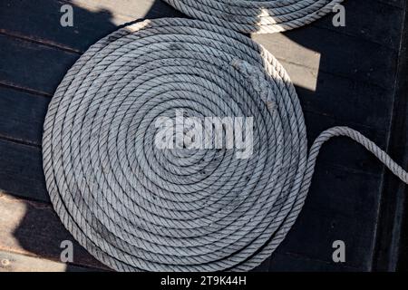 El Galeon Andalucia : amarré à Plymouth Barbican 2023. Réplique grandeur nature et fonctionnelle d'un galion du 16e au 17e siècle Banque D'Images