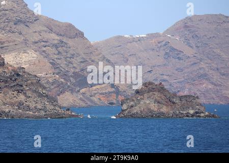 Vue sur la baie d'Amoudi sur l'île des Cyclades de Santorini-Thera -Grèce Banque D'Images