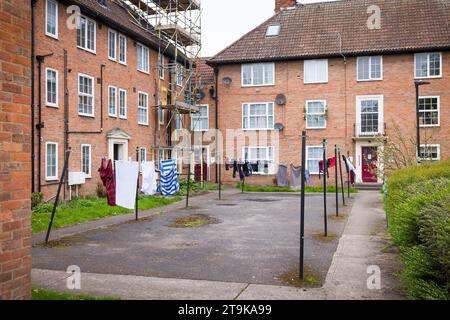 Extérieur de blocs d'appartements, immeubles d'appartements avec jardin commun dans le centre-ville de York, Royaume-Uni Banque D'Images