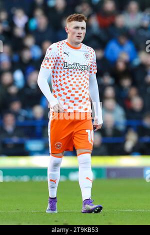 Portsmouth, Royaume-Uni. 25 novembre 2023. Le milieu de terrain de Blackpool Sonny Carey (10) lors du match de Portsmouth FC contre Blackpool FC Sky BET EFL League One à Fratton Park, Portsmouth, Angleterre, Royaume-Uni le 25 novembre 2023 Credit : Every second Media/Alamy Live News Banque D'Images