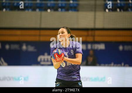 Santander, Espagne, 26 novembre 2023 : la joueuse Argentine Martina Romero (3 ans) avec le ballon lors de la 3e journée du Tournoi international féminin d'Espagne 2023 entre le Japon et l'Argentine, le 26 novembre 2023, au Palacio de los Deportes de Santander, à Santander, Espagne. Crédit : Alberto Brevers / Alamy Live News. Banque D'Images