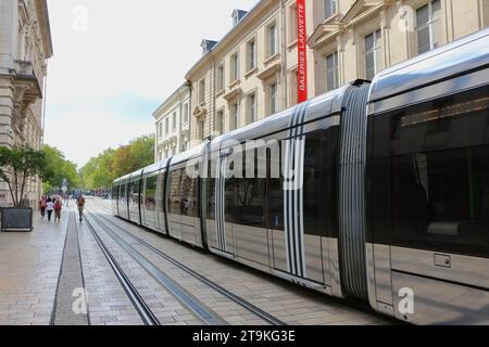 Un train Citadis 402 de Tours tramway RBD inauguré le 31 août 2013 rue nationale Tours France Banque D'Images