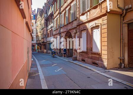 STRASBOURG, GRAND est, FRANCE - CIRCA AOÛT, 2023 : le paysage urbain de la ville de Strasbourg en France. Banque D'Images