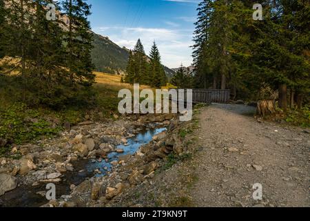 Fantastique tour de montagne d'automne sur le Hoher IFEN dans les Alpes Kleinwalsertal Allgau Banque D'Images