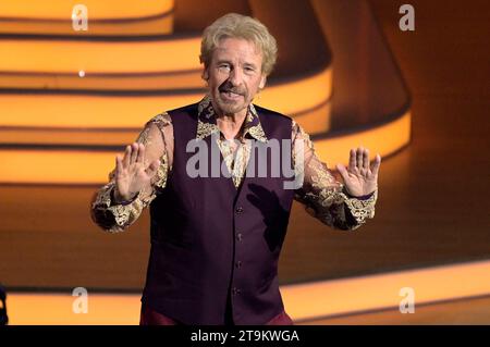 Thomas Gottschalk in der ZDF-Unterhaltungsshow Wetten, dass. Vivez aus der Messe Offenburg-Ortenau. Offenburg, 25.11.2023 *** Thomas Gottschalk sur le spectacle ZDF Wetten, Dass live from Messe Offenburg Ortenau Offenburg, 25 11 2023 Foto:XF.xKernx/xFuturexImagex wetten dass 2186 Credit : Imago/Alamy Live News Banque D'Images