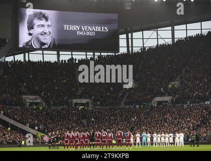 Londres, Royaume-Uni. 26 novembre 2023. Hommage à Terry Venables avant le match de Premier League au Tottenham Hotspur Stadium, Londres. Le crédit photo devrait se lire : Paul Terry/Sportimage crédit : Sportimage Ltd/Alamy Live News Banque D'Images