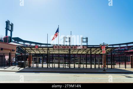 St Louis, Mo - 21 octobre 2023 : entrée au Busch Stadium dans le complexe de restauration et de divertissement Saint Louis Ballpark Village Banque D'Images