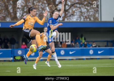 Kingston, Royaume-Uni. 26 novembre 2023. Kingsmeadow, Royaume-Uni, 26 novembre 2023 ; Niamh Charles (21 Chelsea) en action lors du match de Barclays Womens Super League entre Chelsea et Leicester City à Kingsmeadow, Londres. (Tom Phillips/SPP) crédit : SPP Sport Press photo. /Alamy Live News Banque D'Images