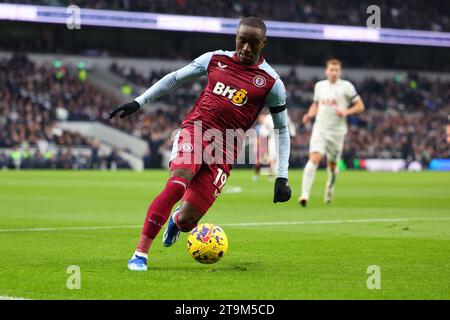 Tottenham Hotspur Stadium, Londres, Royaume-Uni. 26 novembre 2023. Premier League football, Tottenham Hotspur contre Aston Villa ; Moussa Diaby d'Aston Villa crédit : action plus Sports/Alamy Live News Banque D'Images