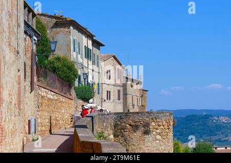 Outlook près de via dell'Amore (Love street), Pienza, Toscane, Italie Banque D'Images