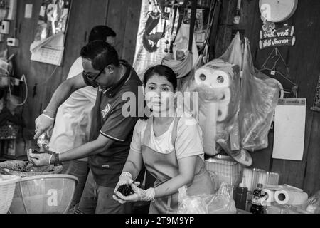 Fruits de mer à vendre à un marché thaïlandais de pied de rue dans le district de Pattaya Chomburi Thaïlande Asie Banque D'Images