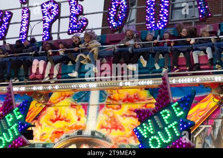 Colchester, Royaume-Uni. 26 novembre 2023. Colchester High Street est fermée à la circulation aujourd'hui pour un marché d'hiver avec des divertissements. Crédit:Eastern Views/Alamy Live News Banque D'Images