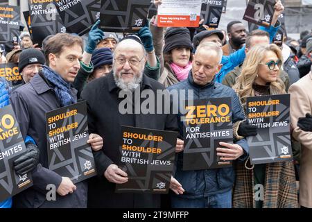 Londres, Royaume-Uni. 26 novembre 2023. Des milliers de personnes ont défilé contre l'antisémitisme dans le centre de Londres. Banque D'Images