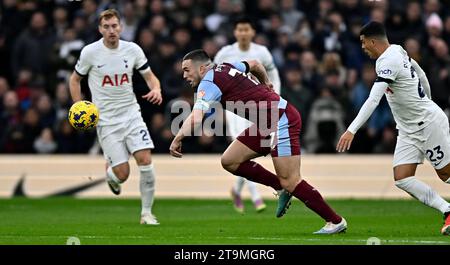 Londres, Royaume-Uni. 26 novembre 2023. John McGinn (Villa) lors du match de Tottenham V Aston Villa Premier League au Tottenham Hotspur Stadium. Crédit : MARTIN DALTON/Alamy Live News Banque D'Images