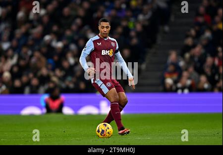 Londres, Royaume-Uni. 26 novembre 2023. Youri Tielemans (Villa) lors du match Tottenham V Aston Villa Premier League au Tottenham Hotspur Stadium. Crédit : MARTIN DALTON/Alamy Live News Banque D'Images