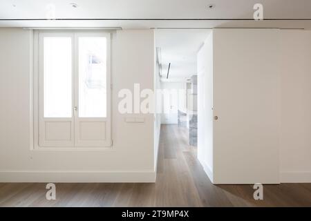 Découvrez le summum de l'élégance et de la sophistication dans ce penthouse de luxe à couper le souffle, situé au cœur de Madrid. Banque D'Images