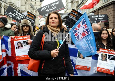 Londres, Royaume-Uni, 26 novembre 2023 Julia Hartley-Brewer est une présentatrice de radio britannique, journaliste politique et chroniqueuse de journaux. Elle anime l'émission de radio du petit-déjeuner en semaine sur Talkradio. marche de campagne contre l'antisémitisme. Plus de 100 000 mars à travers Londres dans la plus grande manifestation contre l'antisémitisme depuis 1936. Crédit : JOHNNY ARMSTEAD/Alamy Live News Banque D'Images